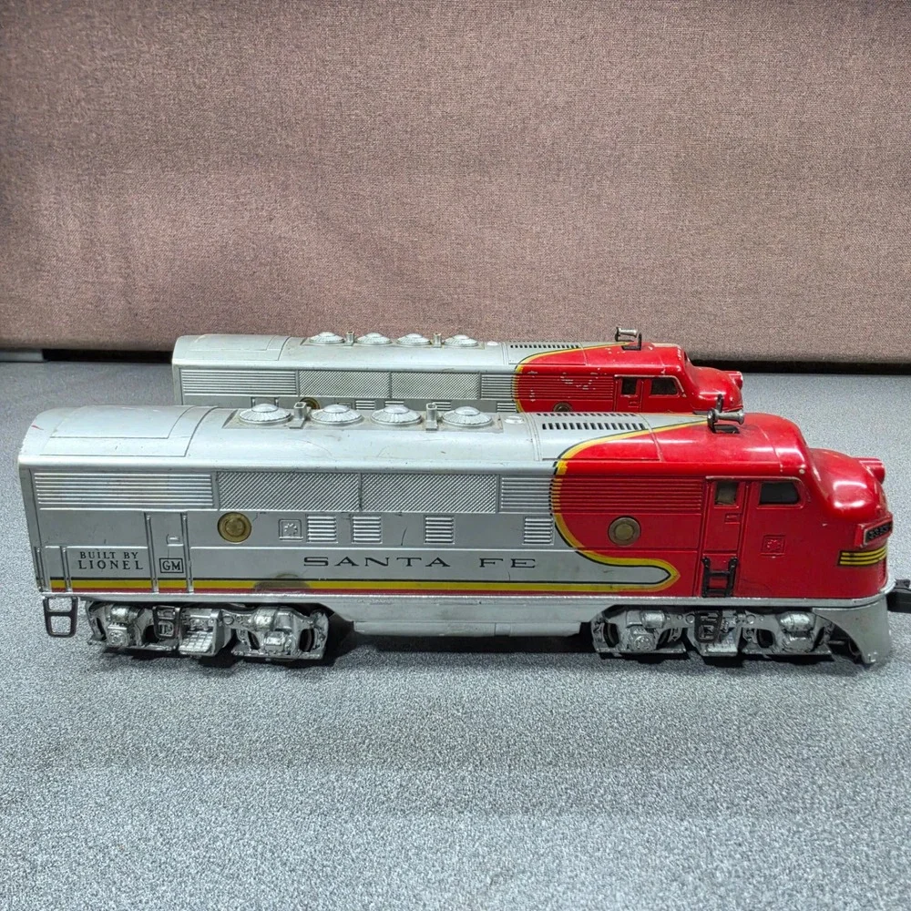 Lionel Santa Fe F3 Diesel Locomotive O-Gauge Red Silver Good Warbonnet A-A
